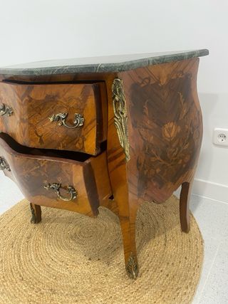 Cómoda bombé antigua estilo Luis XV