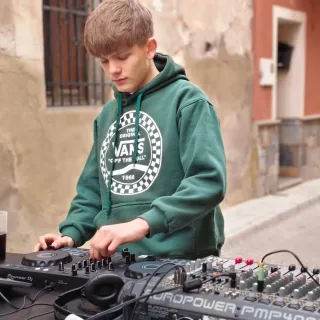 DJ SAAK- DJ I TECNICO DE SONIDO PARA TODO.