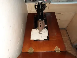 Máquina de coser Sigma vintage con mueble