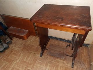 Máquina de coser Sigma vintage con mueble
