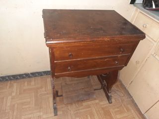 Máquina de coser Sigma vintage con mueble