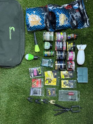 Pacchetto completo per pesca carpfishing con attrezzatura e accessori