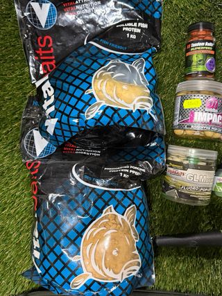 Pacchetto completo per pesca carpfishing con attrezzatura e accessori