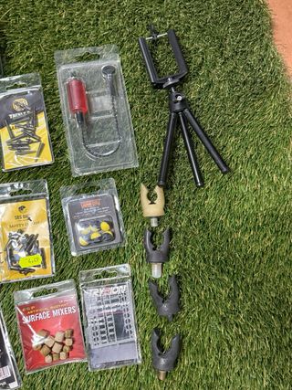 Pacchetto completo per pesca carpfishing con attrezzatura e accessori
