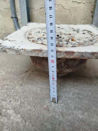 Rejilla antigua de hierro fundido