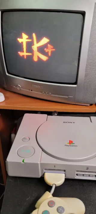 Kit Consola Sony PS1 y 2 juegos (sin cables)