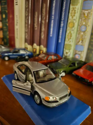 Volvo S80 1/43 Cararama