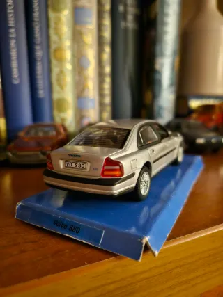 Volvo S80 1/43 Cararama