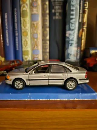 Volvo S80 1/43 Cararama