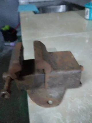 Tornillo de banco antiguo