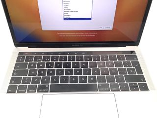portatil apple apple macbook pro core i5 3.3 13 touchbar (2017) (a1706)