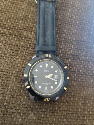 Reloj Casio Negro y Dorado