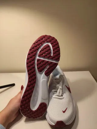 Sapatilhas Nike Brancas e Vermelhas Tam 42.5