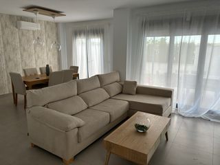 Tavolo da salotto in legno in perfette condizioni