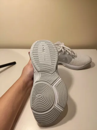 Sapatilhas Nike Brancas e Prateadas T.36.5