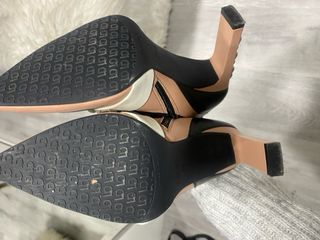 Botines Lodi Tachas Beige y Negro