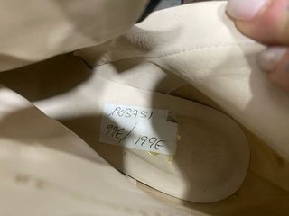 Botines Lodi Tachas Beige y Negro