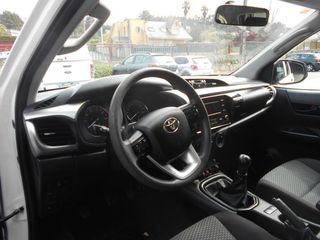 TOYOTA HILUX 2.4 D-4D 150 CV 5 PLAZAS DOBLE CABINA