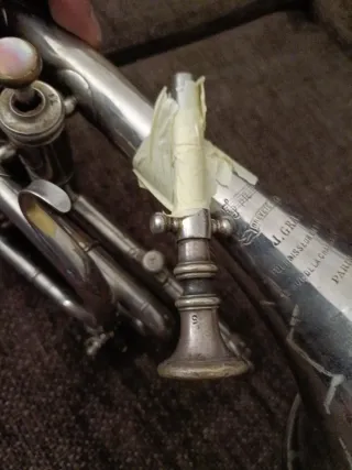 Corneta plateada para coleccionistas