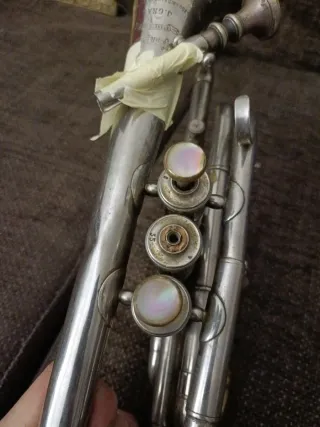 Corneta plateada para coleccionistas