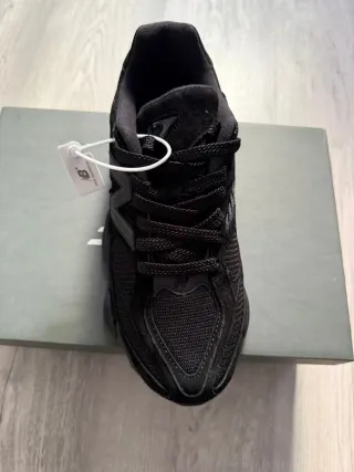 New Balance 9060 Negro