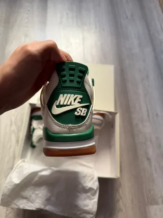Jordan 4 Pine Green