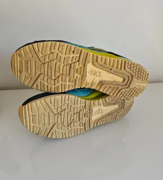 Zapatillas Asics Beige/Negro/Azul/Amarillo