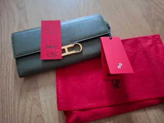 Cartera Carolina Herrera verde y dorada