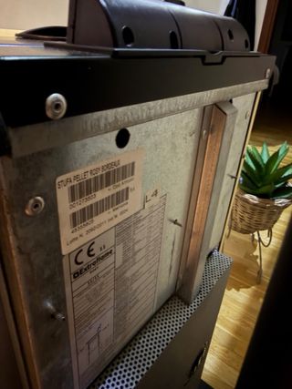 Stufa a pellet color crema