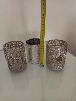 4 Portavelas metálicos labrados plata