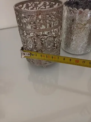 4 Portavelas metálicos labrados plata