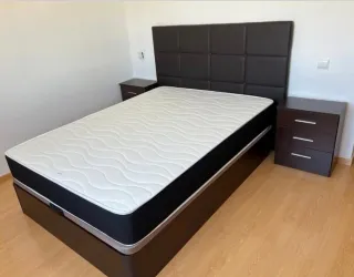 Canapé de madera con cajón