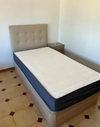 Canapé de madera con cajón