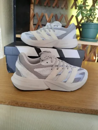 Adidas Lightblaze Gris y Blanco