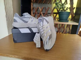 Adidas Lightblaze Gris y Blanco