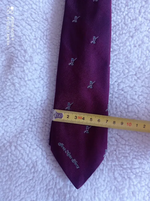 Corbata de catavinos color burdeos