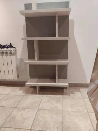 Estantería de pared moderna