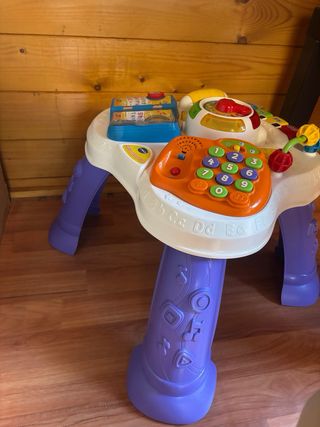 Mesa de actividades musical para bebé