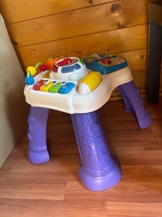 Mesa de actividades musical para bebé