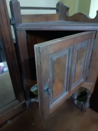 Antigua cómoda tocador de madera