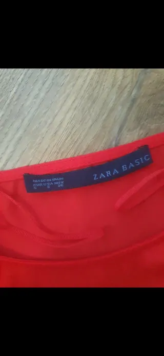 Blusa Zara roja con volantes