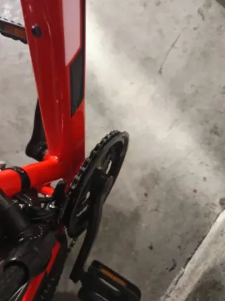 Bicicleta de montaña roja