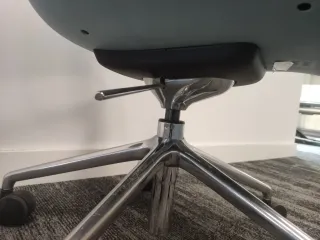 Silla reuniones giratoria y ruedas. Ref AS39