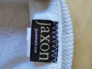 Gorra boina blanca tejida