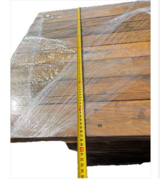 Tavolo in legno con 4 sgabelli