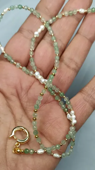 Collana pietre verdi e perle