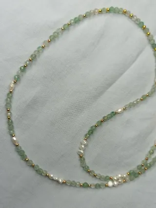 Collana pietre verdi e perle