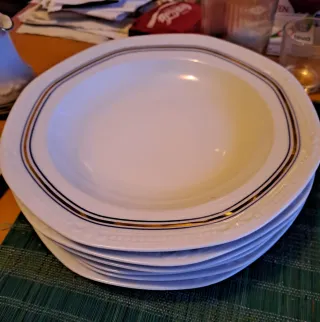 6 piatti piani + 6 fondi in porcellana
