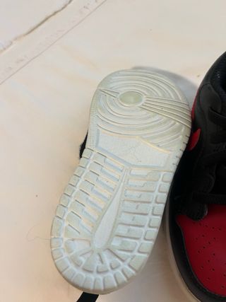 Zapatilla niño Nike Talla 27 Negro/Rojo