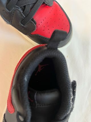 Zapatilla niño Nike Talla 27 Negro/Rojo